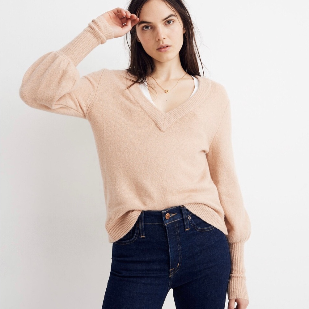 Madewell Dashwood V-Neck Sweater in Coziest Yarn in Dusty Shell